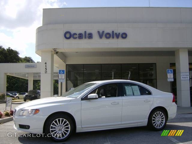 Ice White Volvo S80