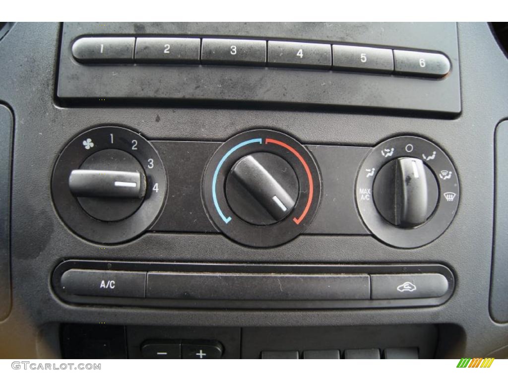2008 Ford F250 Super Duty XL Regular Cab Controls Photo #44878279