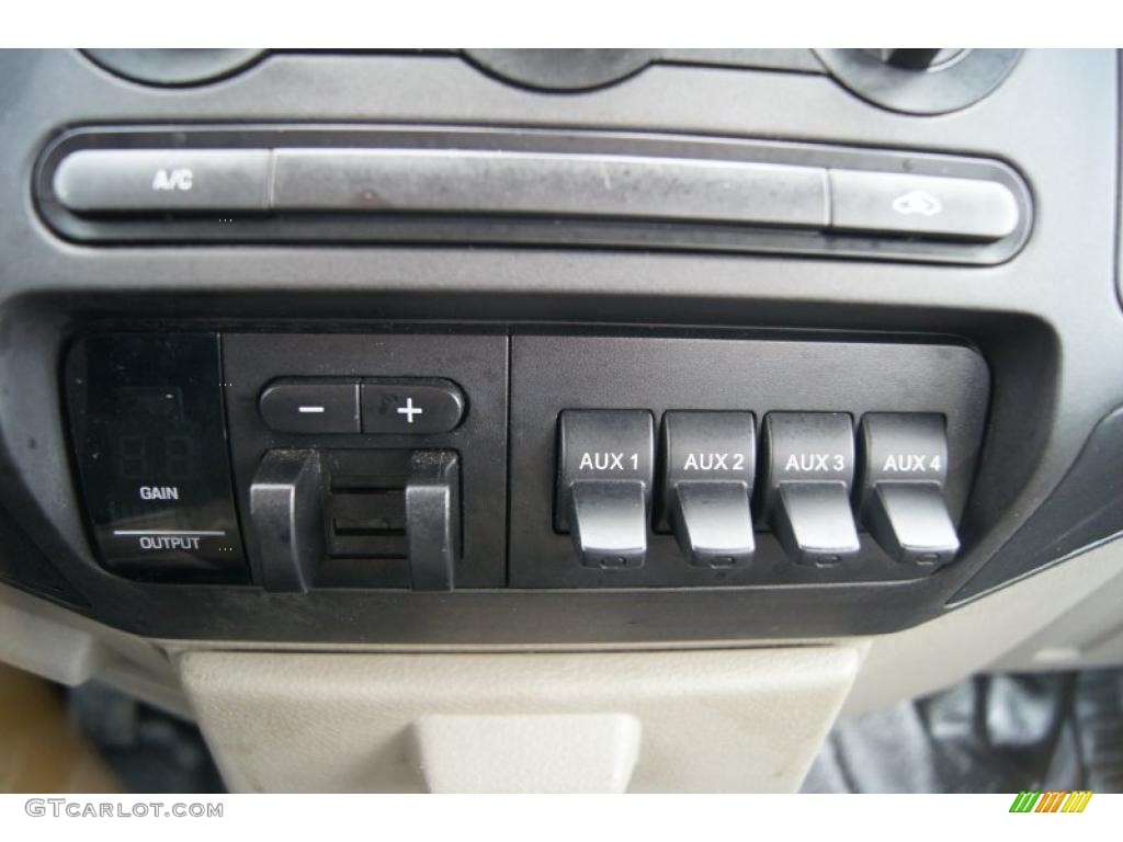 2008 Ford F250 Super Duty XL Regular Cab Controls Photo #44878297