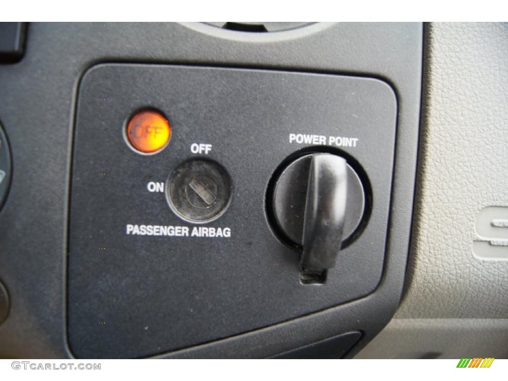 2008 Ford F250 Super Duty XL Regular Cab Controls Photo #44878313