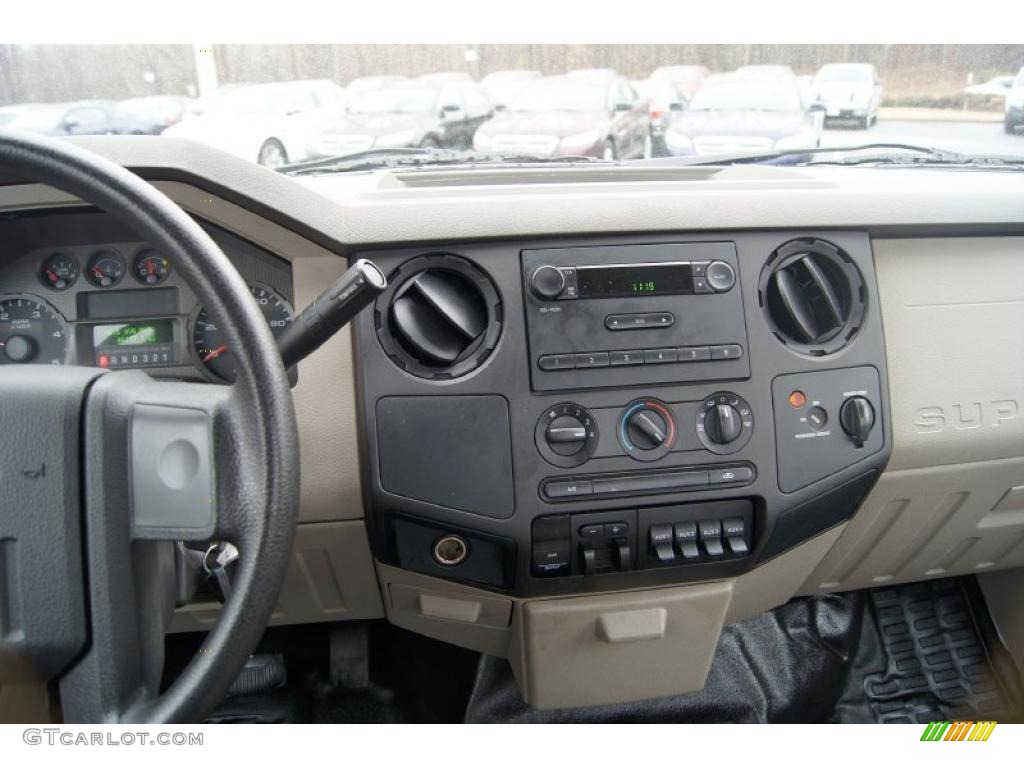 2008 Ford F250 Super Duty XL Regular Cab Controls Photo #44878361