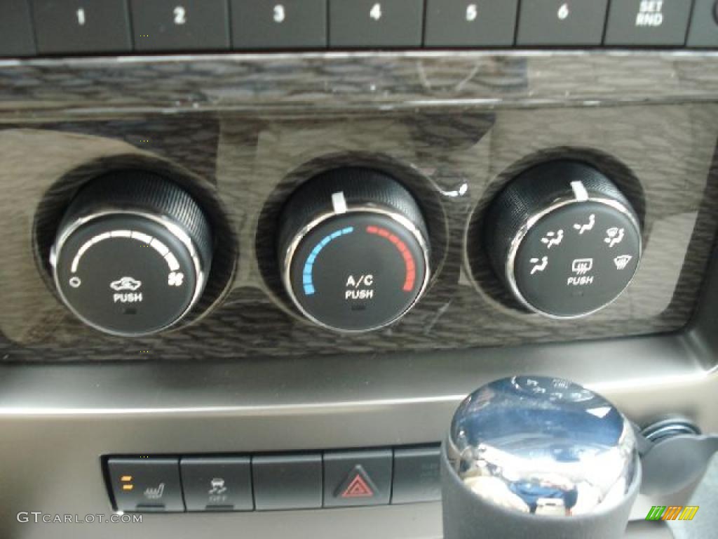 2011 Jeep Liberty Limited Controls Photo #44879681
