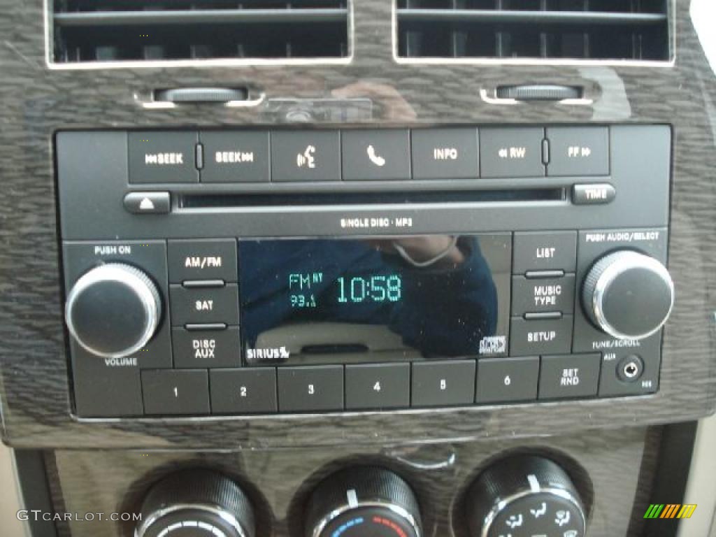 2011 Jeep Liberty Limited Controls Photo #44879693