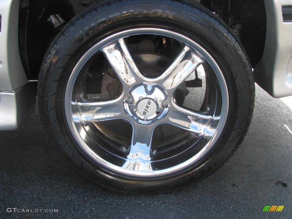 2002 Chevrolet Suburban 1500 LS Custom Wheels Photo #44882221