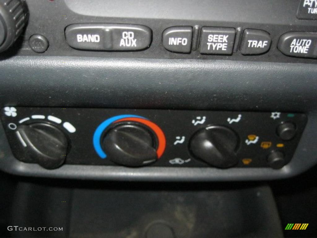 2004 Chevrolet Cavalier LS Sport Coupe Controls Photo #44883613