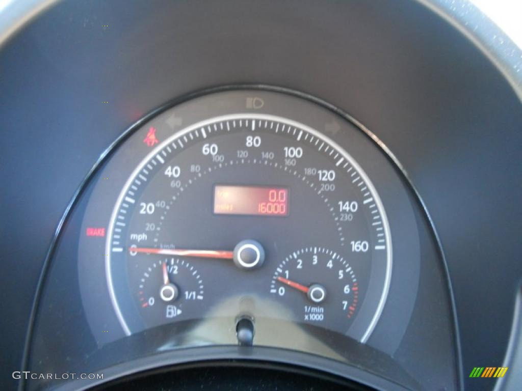 2007 Volkswagen New Beetle 2.5 Convertible Gauges Photo #44885261