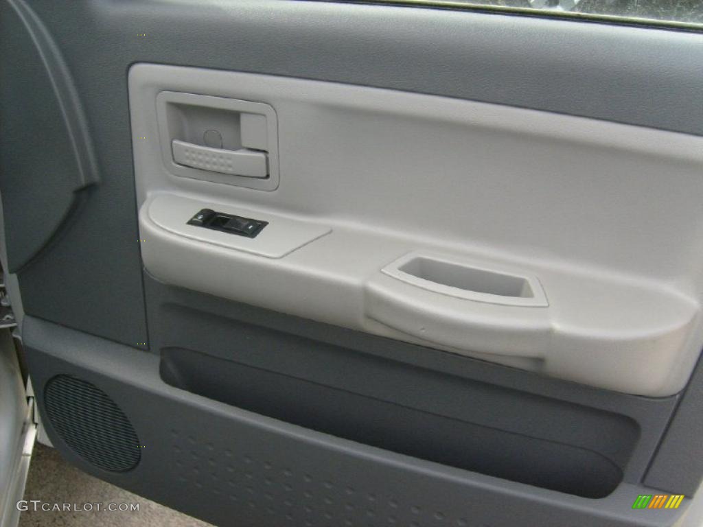 2006 Dodge Dakota SLT Club Cab 4x4 Medium Slate Gray Door Panel Photo #44885473