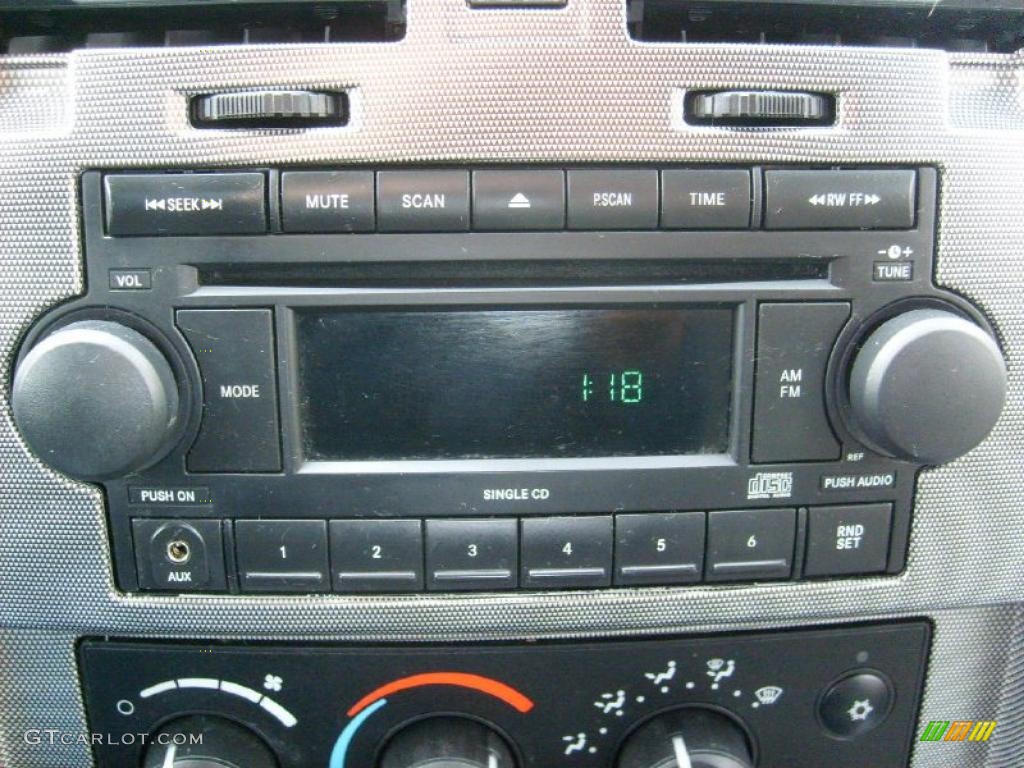 2006 Dodge Dakota SLT Club Cab 4x4 Controls Photo #44885517