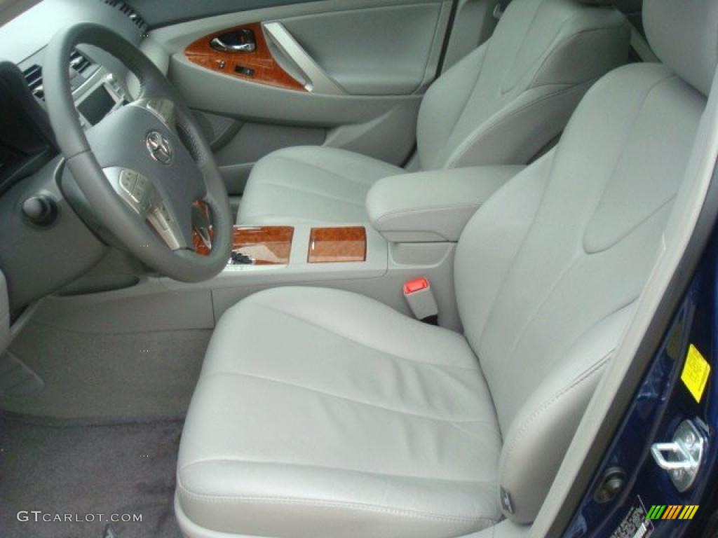 2011 Toyota Camry XLE V6 interior Photo #44888409