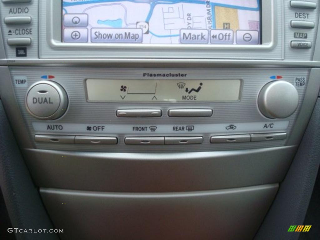 2011 Toyota Camry XLE V6 Controls Photo #44888449