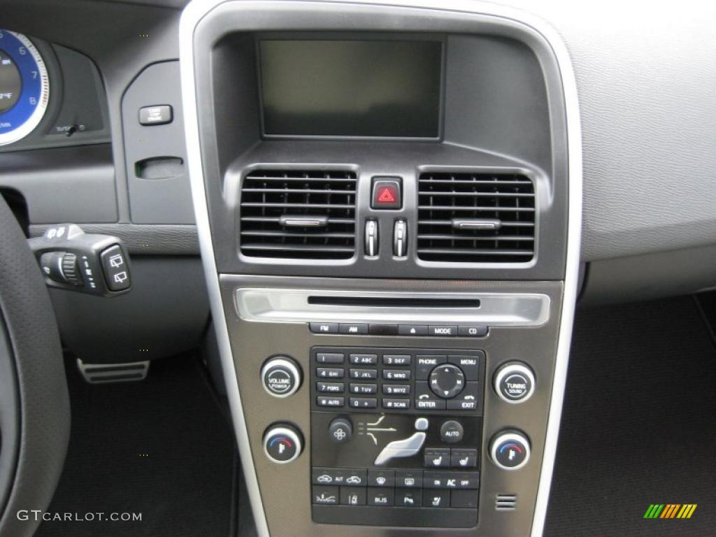 2011 Volvo XC60 T6 AWD R-Design Controls Photo #44892625