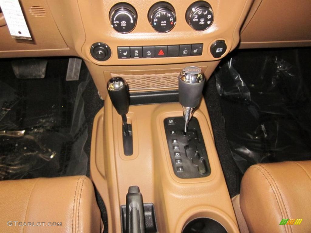 2011 Jeep Wrangler Unlimited Sahara 4x4 4 Speed Automatic Transmission Photo #44892649