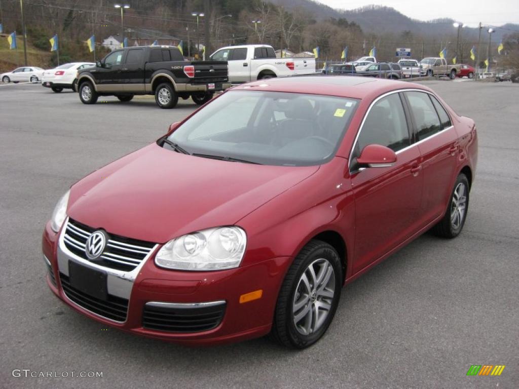 2006 Jetta 2.5 Sedan - Spice Red Metallic / Anthracite Black photo #2