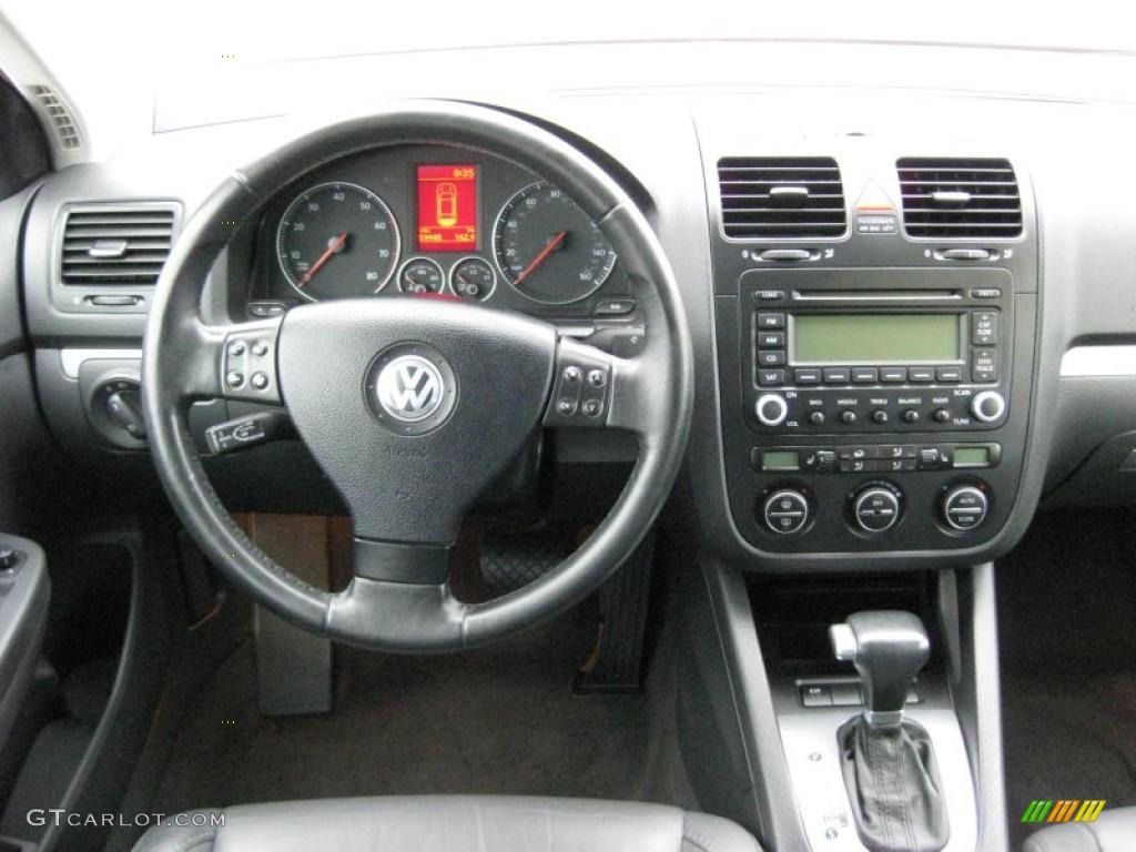 2006 Volkswagen Jetta 2.5 Sedan Anthracite Black Dashboard Photo #44893557