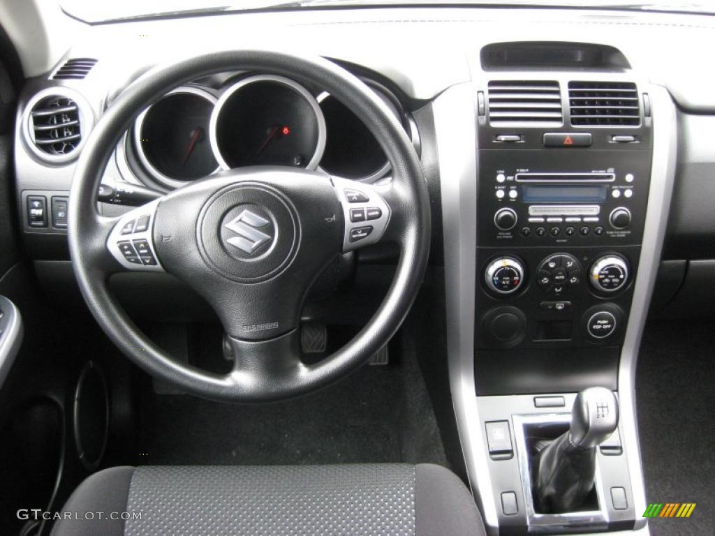 2006 Suzuki Grand Vitara XSport Dashboard Photos