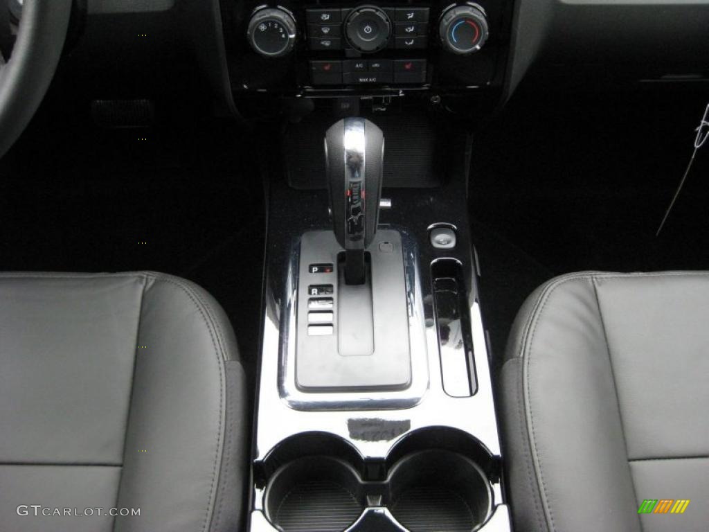2011 Escape Limited V6 4WD - Tuxedo Black Metallic / Charcoal Black photo #26