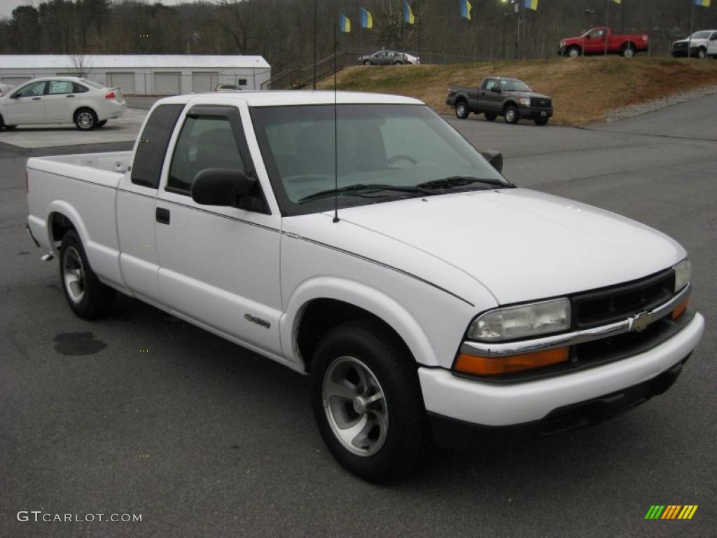 Summit White 2003 Chevrolet S10 LS Extended Cab Exterior Photo #44896710