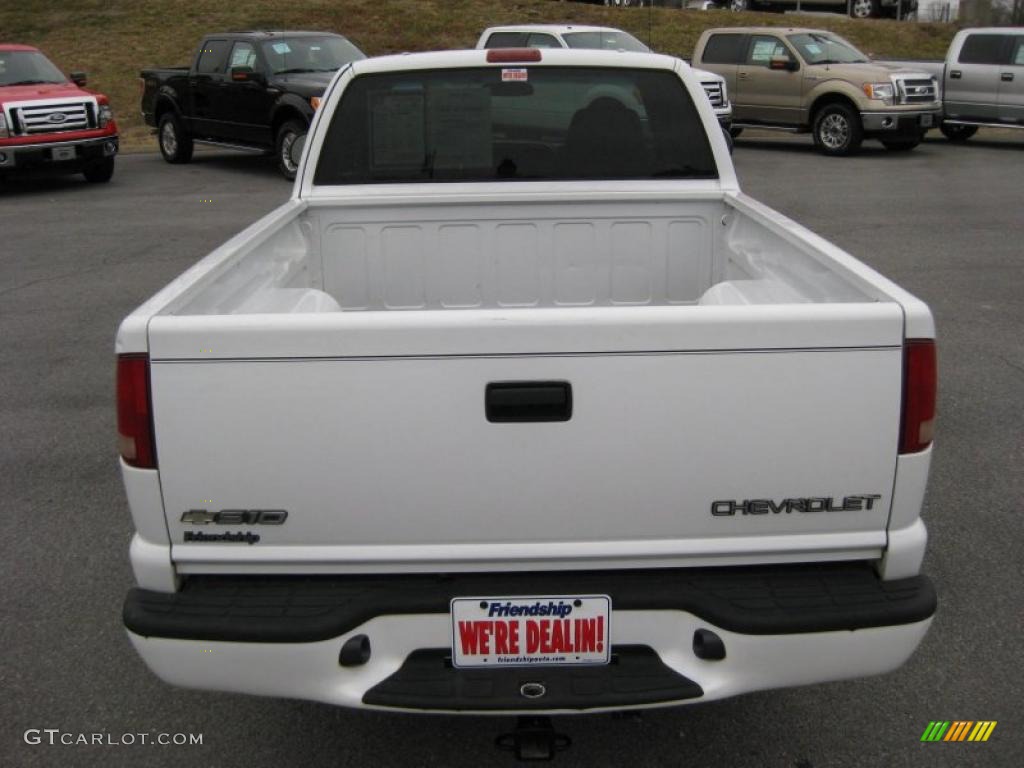 2003 S10 LS Extended Cab - Summit White / Graphite photo #7
