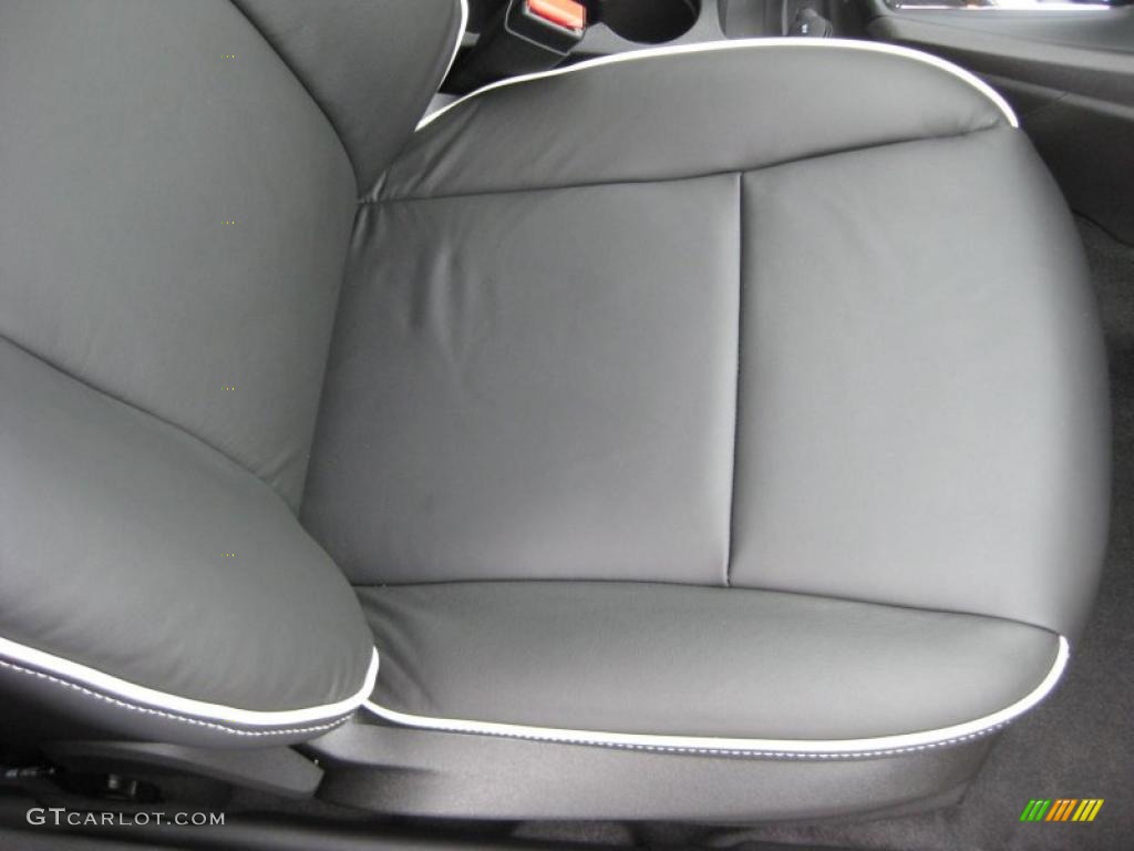 2011 Fiesta SES Hatchback - Tuxedo Black Metallic / Charcoal Black Leather photo #19