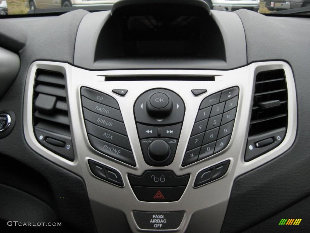 2011 Ford Fiesta SES Hatchback Controls Photo #44896911