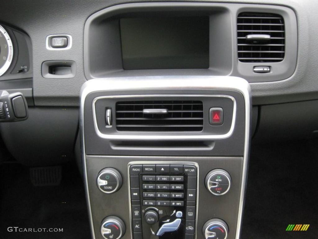 2012 Volvo S60 T5 Controls Photo #44897838