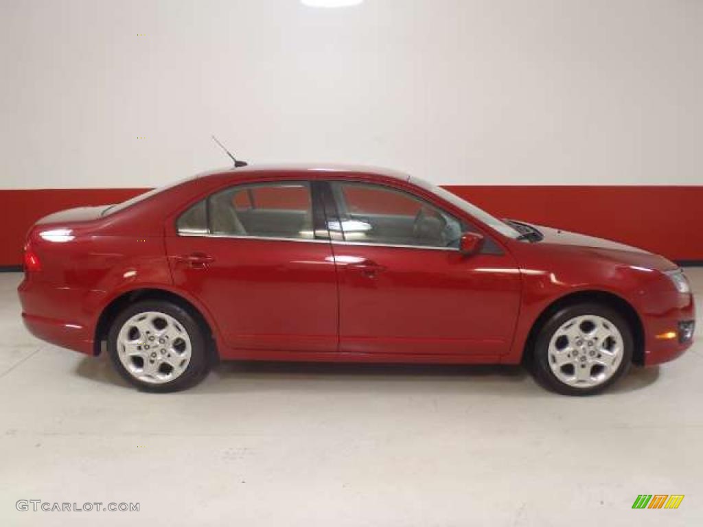 2010 Fusion SE - Red Candy Metallic / Camel photo #3