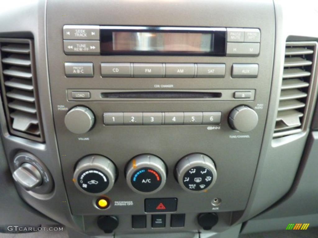 2005 Nissan Titan XE Crew Cab 4x4 Controls Photo #44904851