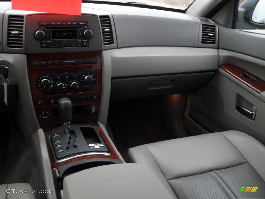 2005 Grand Cherokee Limited 4x4 - Deep Beryl Green Pearl / Dark Khaki/Light Graystone photo #16