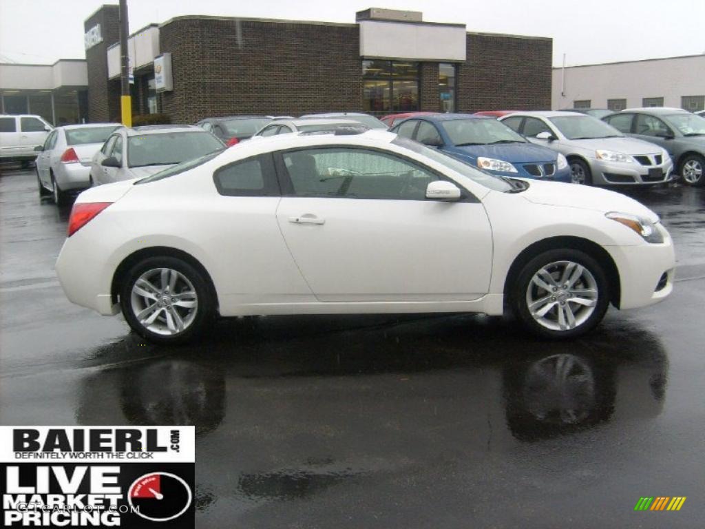 2010 Altima 2.5 S Coupe - Winter Frost White / Charcoal photo #8