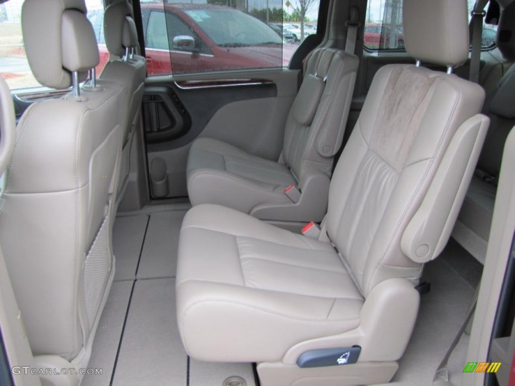 2011 Town & Country Limited - Deep Cherry Red Crystal Pearl / Dark Frost Beige/Medium Frost Beige photo #7