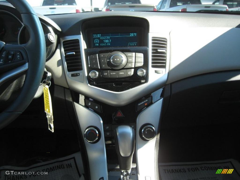 2011 Chevrolet Cruze LT Controls Photo #44917284