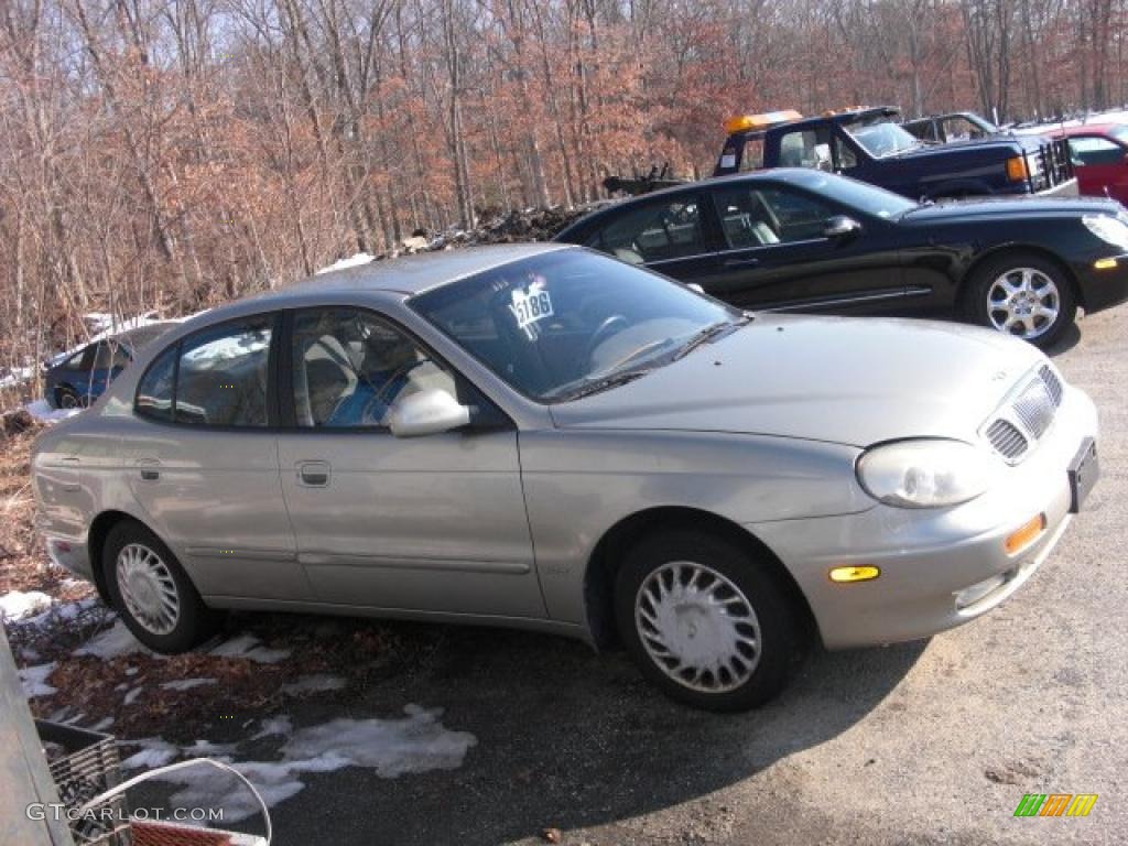 2000 Daewoo Leganza SE Exterior Photos