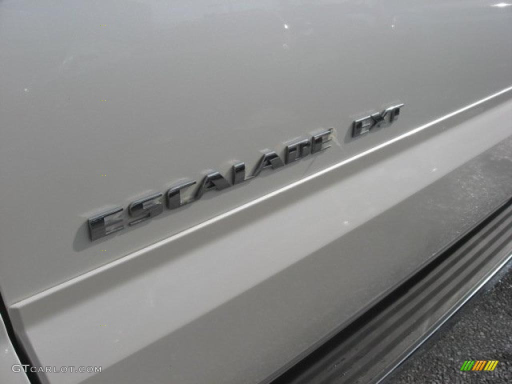 2005 Escalade EXT AWD - White Diamond / Shale photo #55