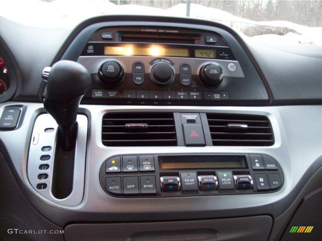 2008 Honda Odyssey EX Controls Photo #44931069