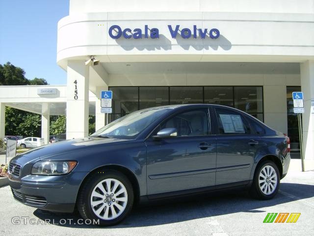 Black Volvo S80