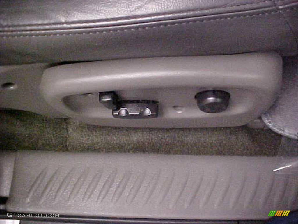 2003 TrailBlazer LS - Summit White / Medium Pewter photo #9