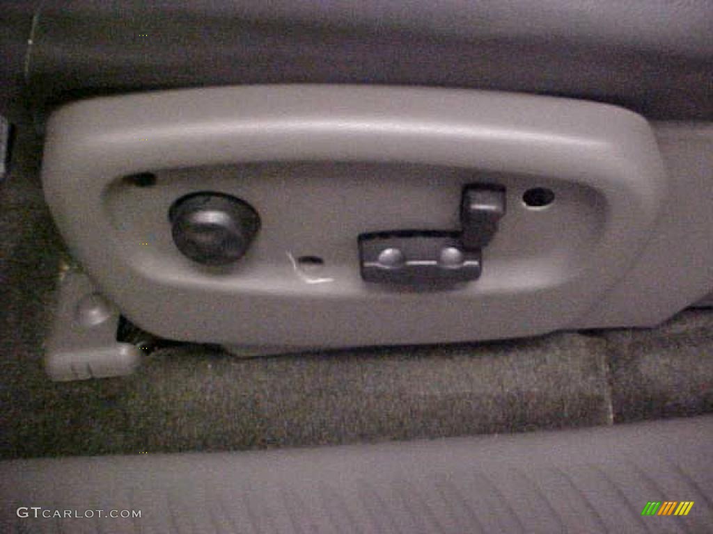 2003 TrailBlazer LS - Summit White / Medium Pewter photo #18