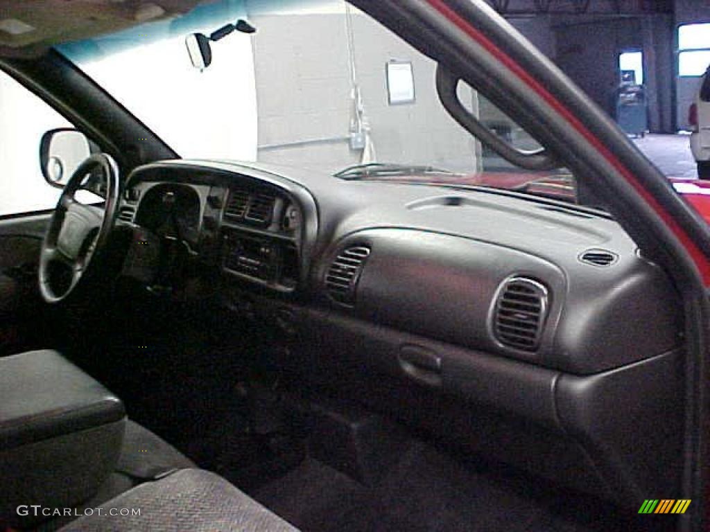 2001 Ram 1500 SLT Club Cab 4x4 - Flame Red / Mist Gray photo #8