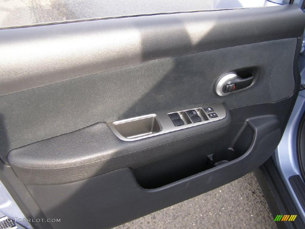 2010 Nissan Versa 1.8 S Hatchback Charcoal Door Panel Photo #44934569