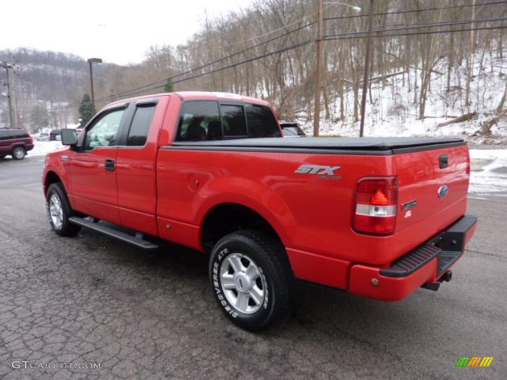 2005 F150 STX SuperCab 4x4 - Bright Red / Medium Flint Grey photo #4