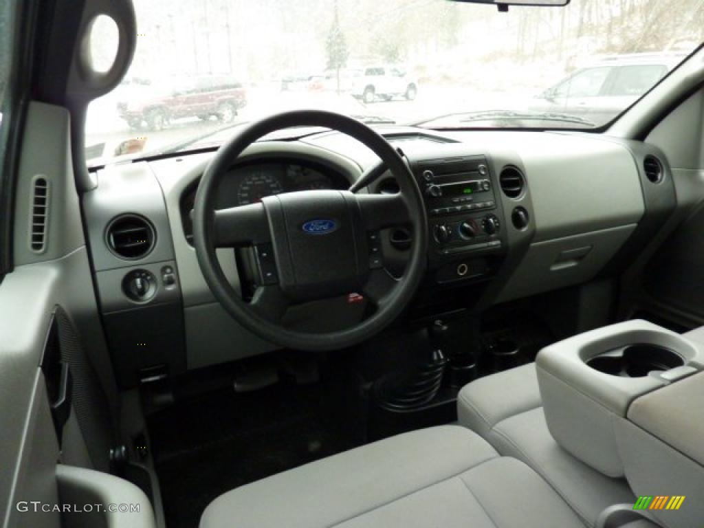 2005 F150 STX SuperCab 4x4 - Bright Red / Medium Flint Grey photo #10