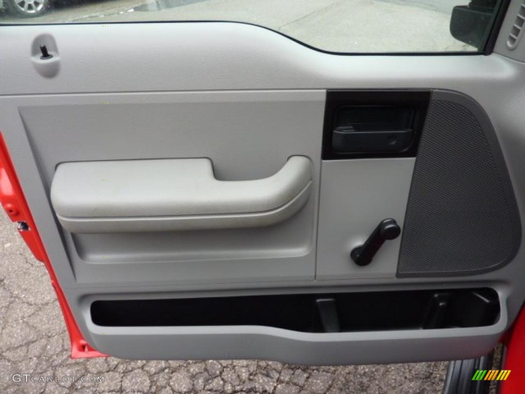 2005 F150 STX SuperCab 4x4 - Bright Red / Medium Flint Grey photo #11