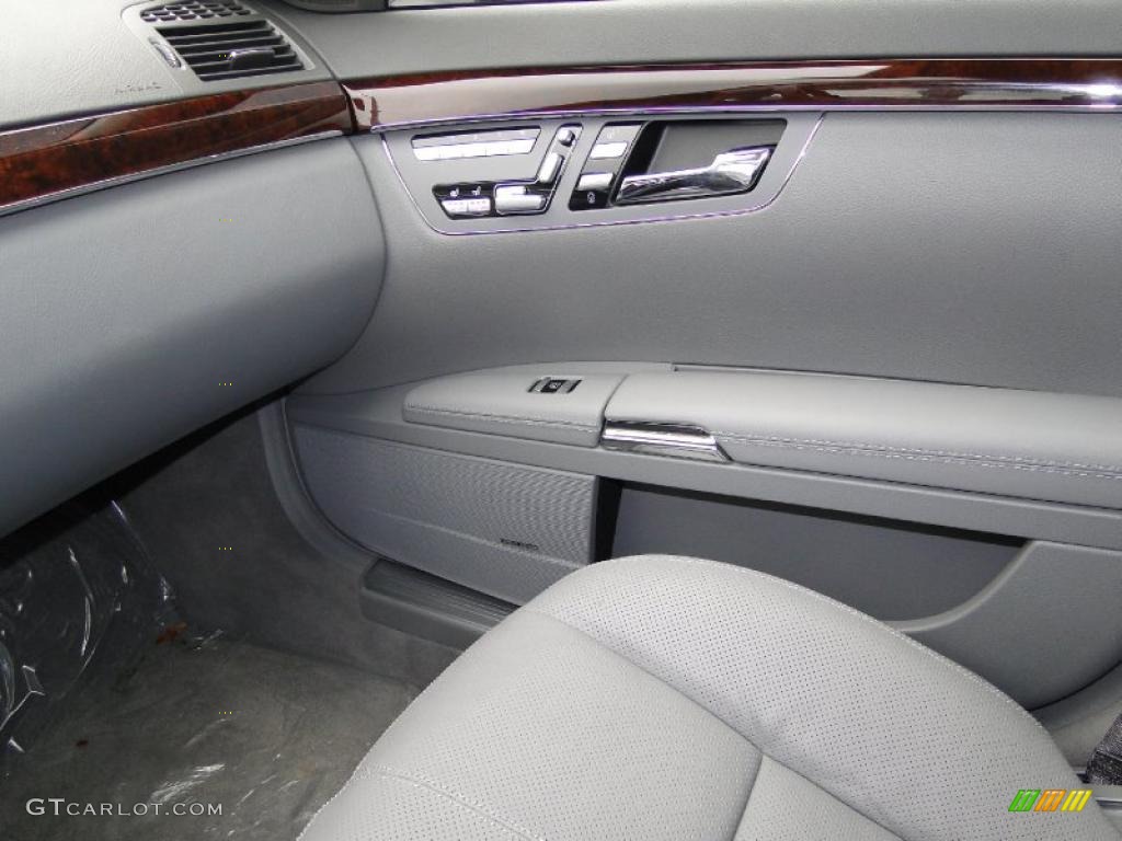 2007 S 550 Sedan - Alabaster White / Grey/Dark Grey photo #28