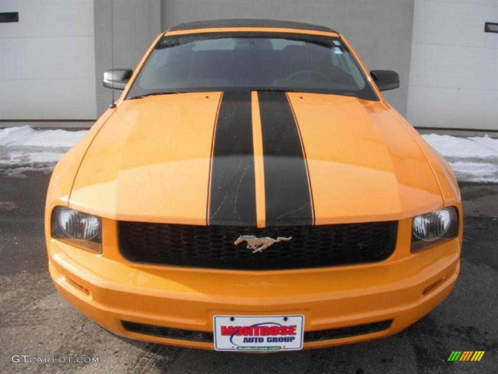 2007 Mustang V6 Premium Convertible - Grabber Orange / Dark Charcoal photo #7