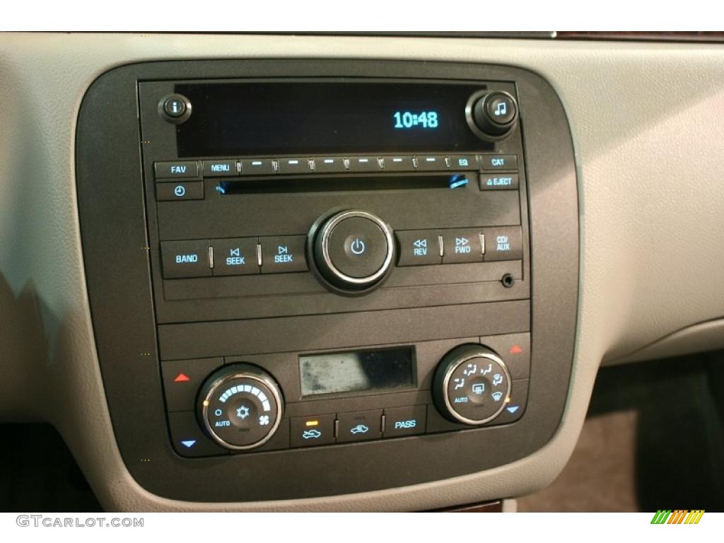 2010 Buick Lucerne CXL Controls Photo #44941841
