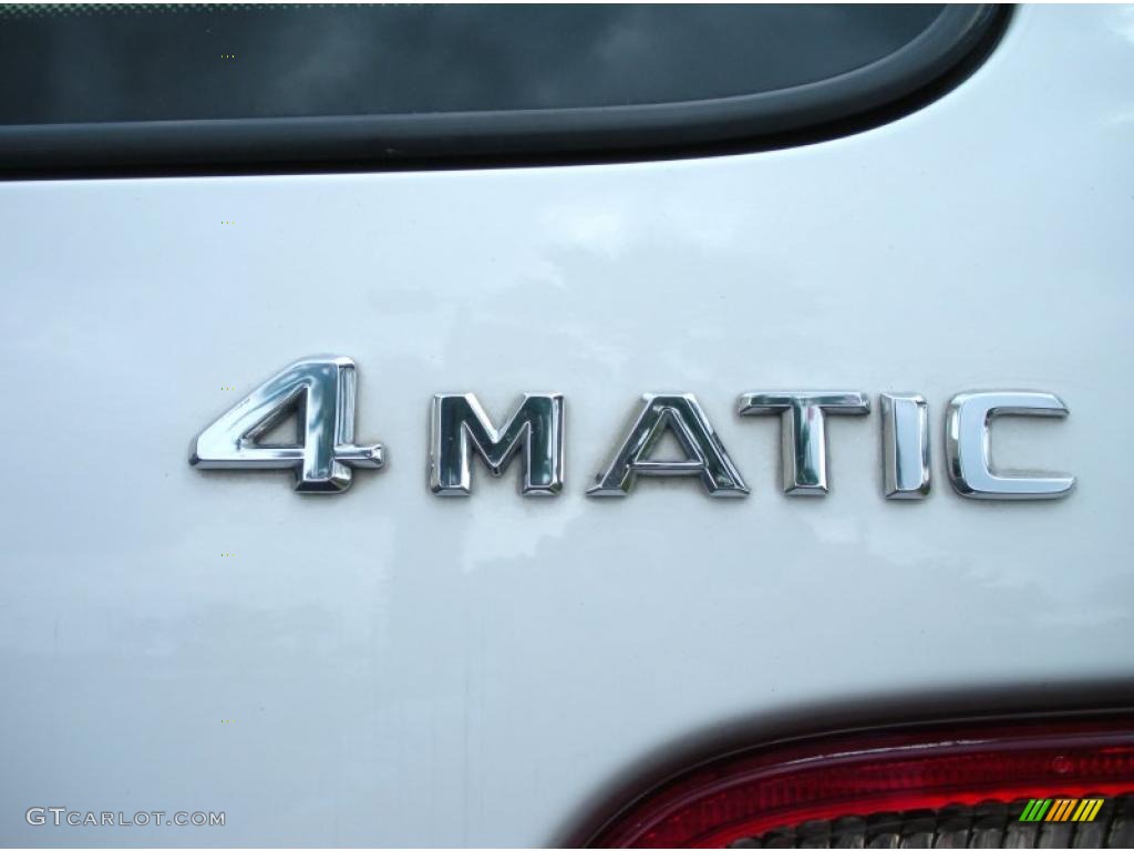 2000 Mercedes-Benz E 320 4Matic Wagon Marks and Logos Photos