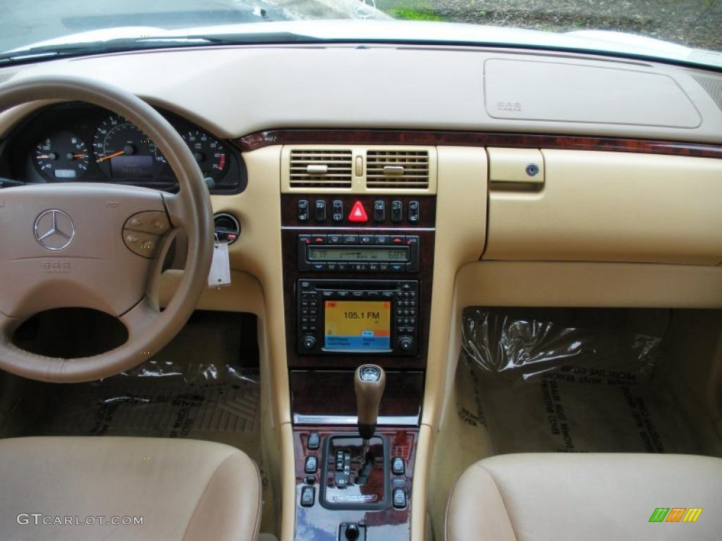 2000 Mercedes-Benz E 320 4Matic Wagon Java Dashboard Photo #44944881