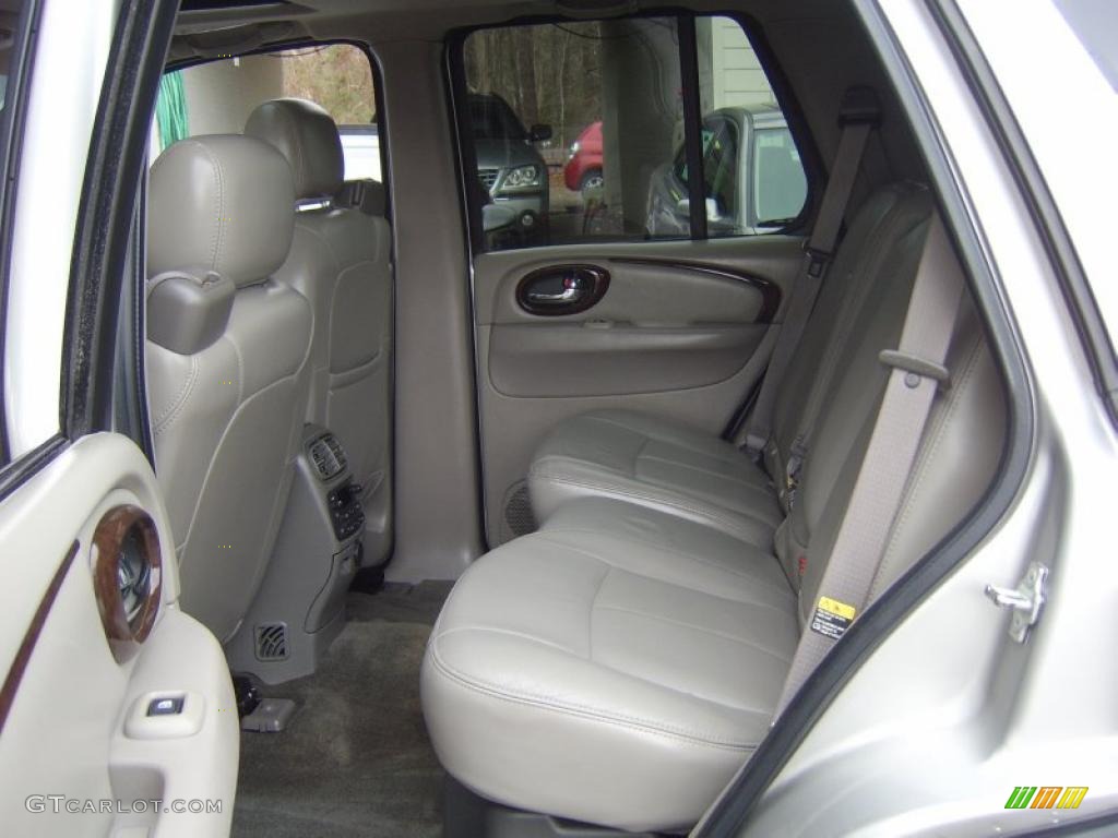 Medium Pewter Interior 2004 Buick Rainier CXL AWD Photo #44947217
