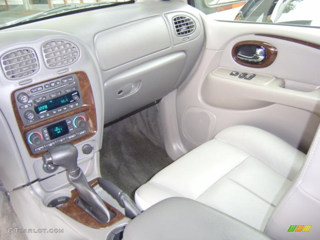 Medium Pewter Interior 2004 Buick Rainier CXL AWD Photo #44947333