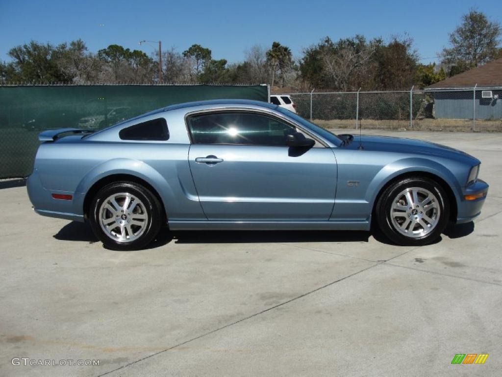 2006 Mustang GT Premium Coupe - Windveil Blue Metallic / Light Graphite photo #2